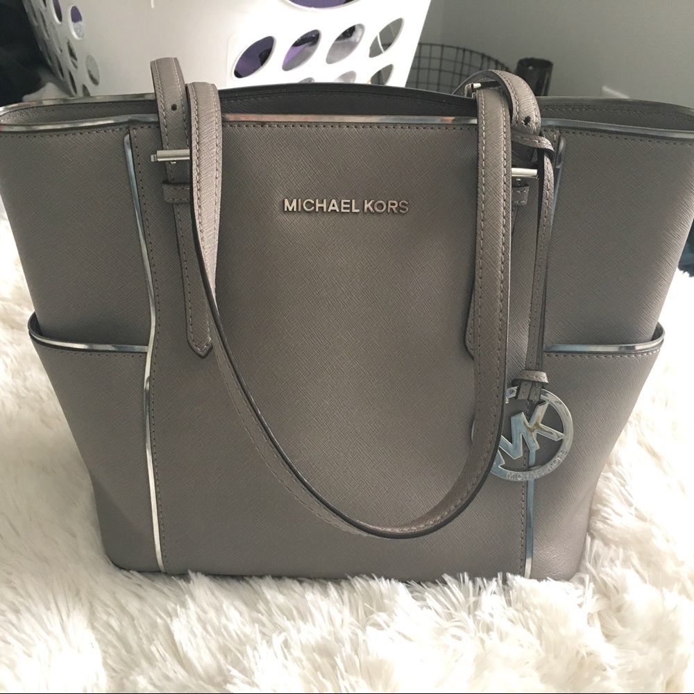 *EXCELLENT CONDITION* MICHAEL KORS PURSE